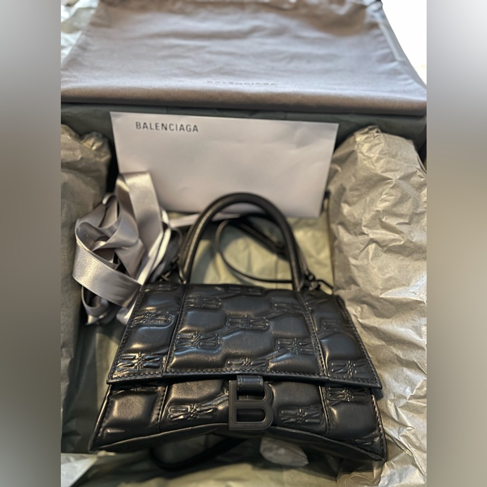Balenciaga lambskin. Excellent condition. Carried once. Full set
